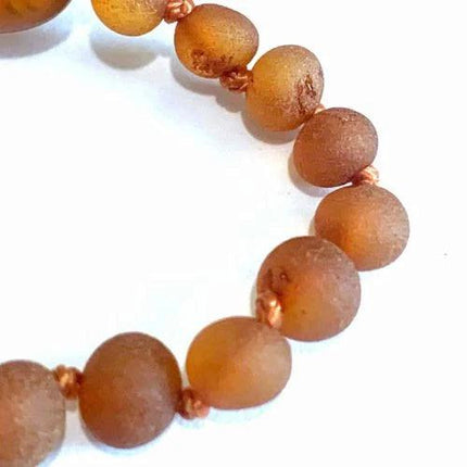 Baby/Kind – Barnsteen armbandje – ronde ruwe kraaltjes – 14cm - cognac - Lille Barn - With ♥ for the smallest