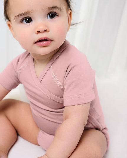 Kurzarm-Wickelspielanzug aus Wolle – Merinowolle